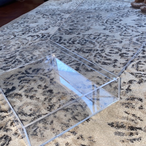 Acrylic Makeup Storage w/ Lid - Picture 3 of 3